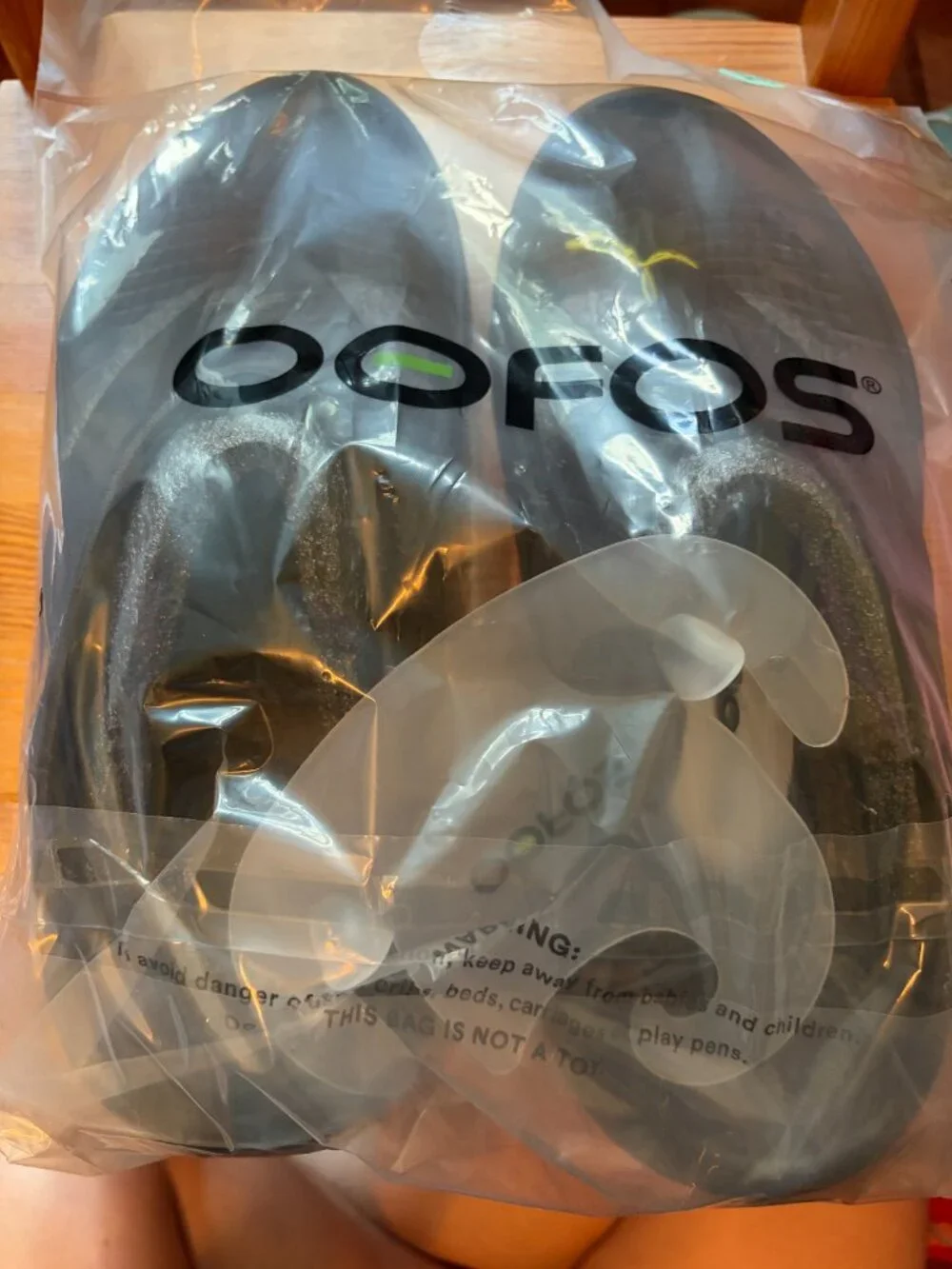 OOFOS Plus Recovery Sandal M12W14- Black